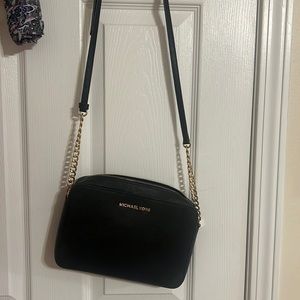 Black crossbody Michael Kors
